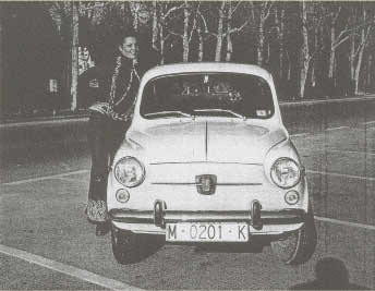 Carmen Sevilla nos presenta el Seat 600 L Especial